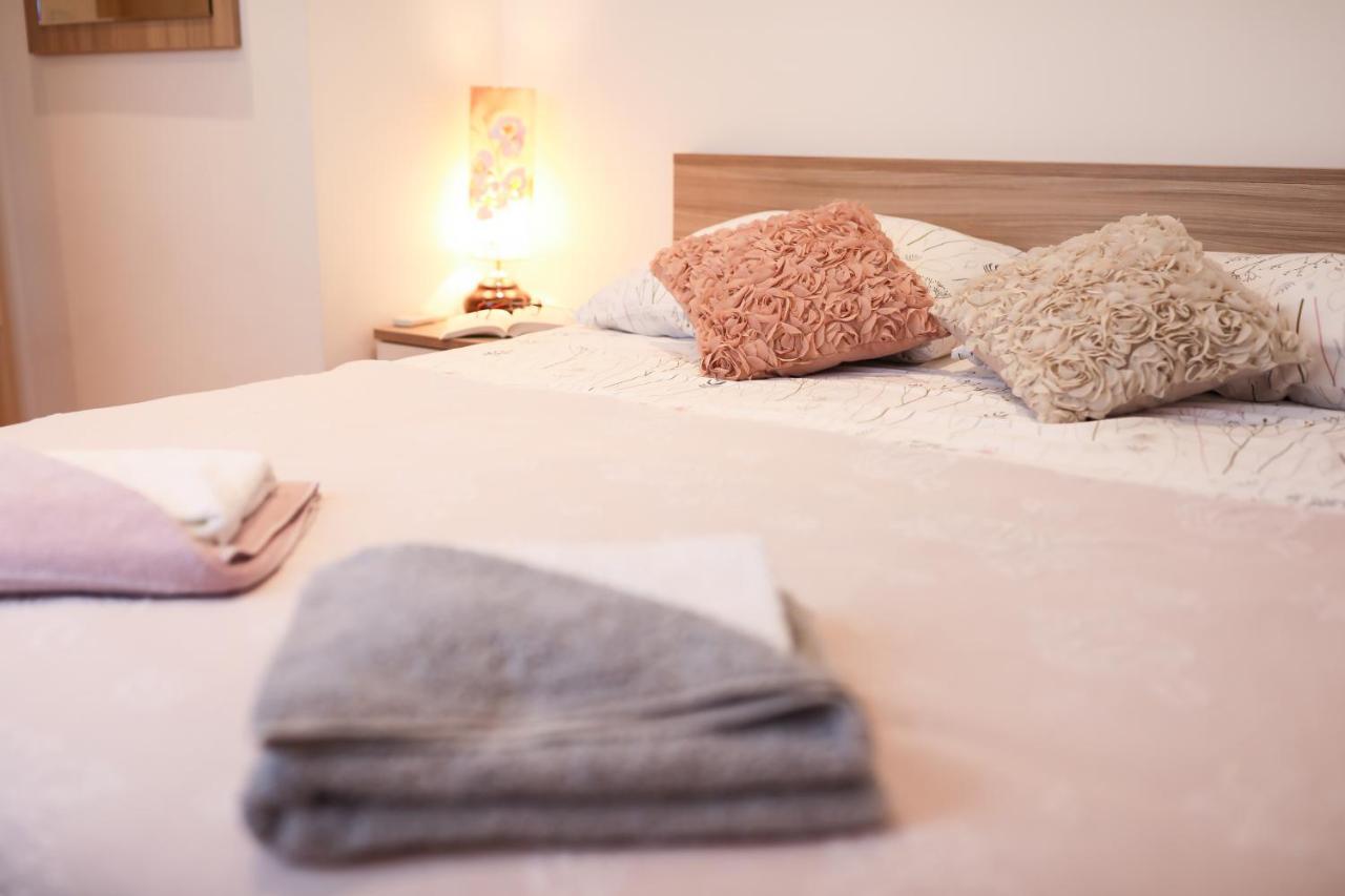 Apartment Milka With Sea View Tisno Ngoại thất bức ảnh