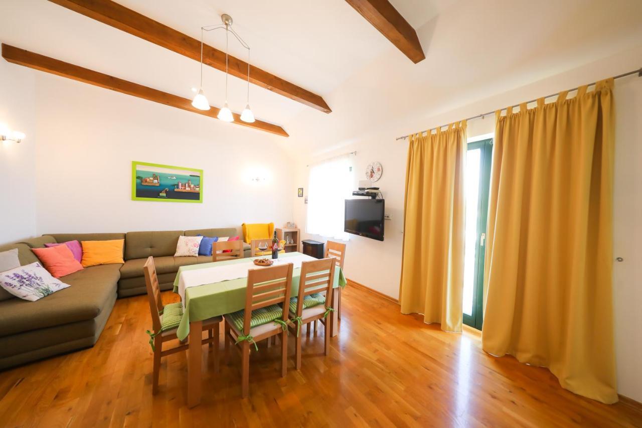 Apartment Milka With Sea View Tisno Ngoại thất bức ảnh