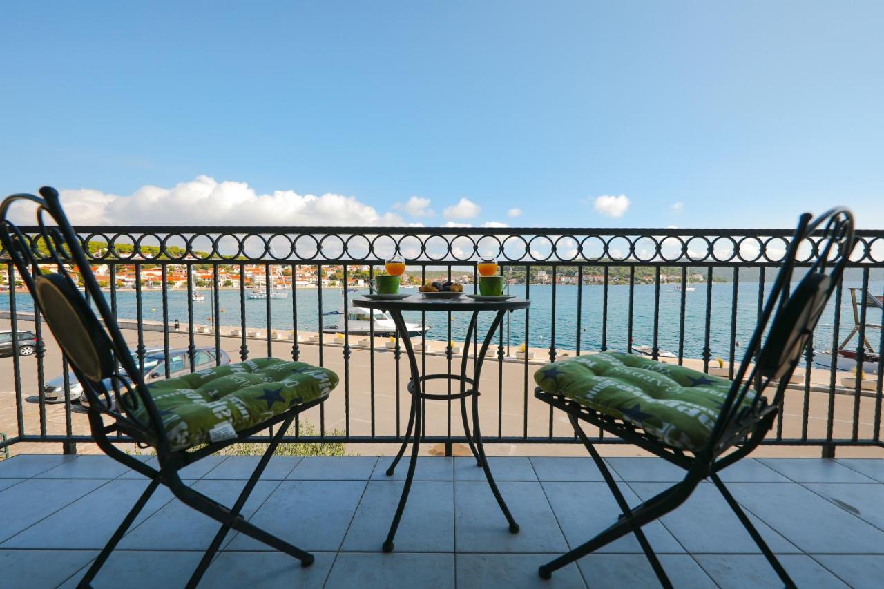 Apartment Milka With Sea View Tisno Ngoại thất bức ảnh